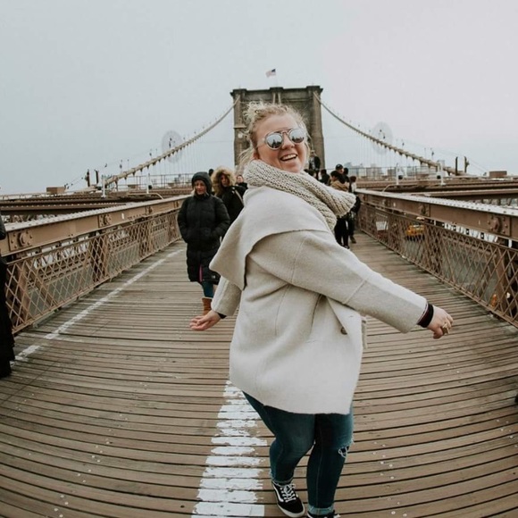 Meet your Posher, Quinn - Picture 1 of 1